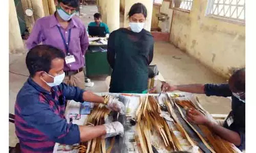 ஜம்புகேஸ்வரர் கோவிலில் ஓலைச்சுவடிகள் அட்டவணைப்படுத்தும் பணி ஜம்புகேஸ்வரர் கோவிலில் ஓலைச்சுவடிகள் அட்டவணைப்படுத்தும் பணி