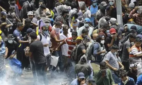 டெல்லியில் இலங்கை தூதரகம் முன் மாணவர்கள் திடீர் போராட்டம்