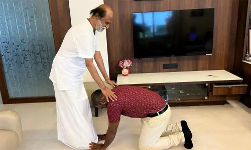 சந்திரமுகி 2 படத்தின் படப்பிடிப்பு தொடக்கம்: ரஜினியை நேரில் சந்தித்து ஆசி பெற்ற ராகவா லாரன்ஸ்..! சந்திரமுகி 2 படத்தின் படப்பிடிப்பு தொடக்கம்: ரஜினியை நேரில் சந்தித்து ஆசி பெற்ற ராகவா லாரன்ஸ்..!