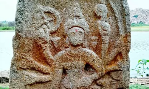 விழுப்புரம் அருகே    1,200 ஆண்டுகள் பழமைவாய்ந்த கொற்றவை சிற்பம் கண்டெடுப்பு