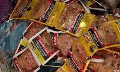 மளிகை கடையில் 10 கிலோ புகையிலை பொருட்கள் பறிமுதல் மளிகை கடையில் 10 கிலோ புகையிலை பொருட்கள் பறிமுதல்