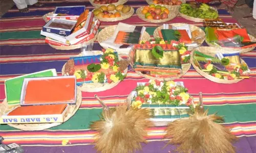 ஸ்ரீரங்கம் ரெங்கநாதர் கோவிலிருந்து திருப்பதி ஏழுமலையானுக்கு வஸ்திர மரியாதை