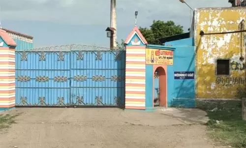 அரிசிக்கு 5 சதவீதம் ஜி.எஸ்.டி வரி: ஒரு நாள் அடையாள வேலை நிறுத்தத்தில் அரிசி ஆலைகள்..! அரிசிக்கு 5 சதவீதம் ஜி.எஸ்.டி வரி: ஒரு நாள் அடையாள வேலை நிறுத்தத்தில் அரிசி ஆலைகள்..!