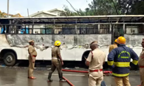 அமைந்தகரையில் பஸ் தீப்பிடித்து எரிந்ததால் பரபரப்பு