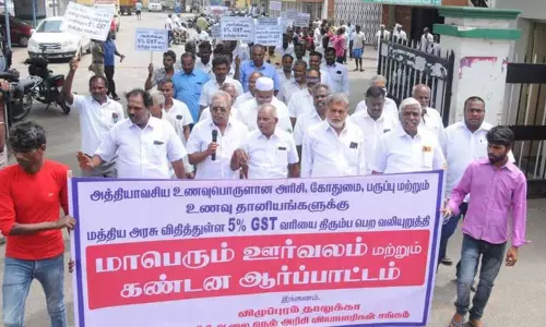 மத்திய அரசு விதித்துள்ள ஜி.எஸ்.டி. வரியை திரும்ப பெற வலியுறுத்தி விழுப்புரம் மாவட்டத்தில் அரிசி ஆலை உரிமையாளர்கள் வேலை நிறுத்தம் பல கோடி ரூபாய் வர்த்தகம் பாதிப்பு மத்திய அரசு விதித்துள்ள ஜி.எஸ்.டி. வரியை திரும்ப பெற வலியுறுத்தி விழுப்புரம் மாவட்டத்தில் அரிசி ஆலை உரிமையாளர்கள் வேலை நிறுத்தம் பல கோடி ரூபாய் வர்த்தகம் பாதிப்பு