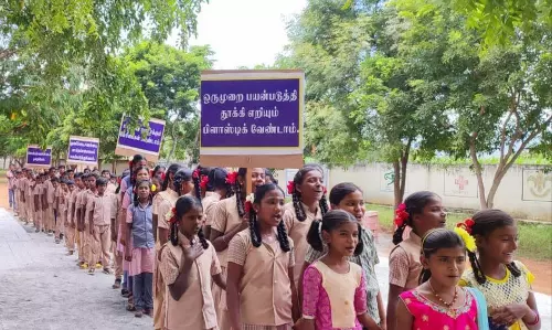 பட்டிவீரன்பட்டி அருகே பிளாஸ்டிக் ஒழிப்பு விழிப்புணர்வு ஊர்வலம்