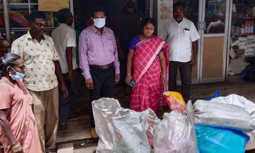 மார்த்தாண்டத்தில் கடைகளில் அதிகாரிகள் திடீர் சோதனை ;500 கிலோ பிளாஸ்டிக் பொருட்கள் பறிமுதல் மார்த்தாண்டத்தில் கடைகளில் அதிகாரிகள் திடீர் சோதனை ;500 கிலோ பிளாஸ்டிக் பொருட்கள் பறிமுதல்