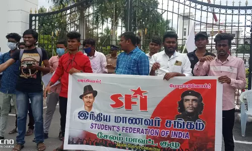 சேலம் பெரியார் பல்கலைக்கழகம் முன்பு இந்திய மாணவர் சங்கத்தினர் ஆர்ப்பாட்டம் சேலம் பெரியார் பல்கலைக்கழகம் முன்பு இந்திய மாணவர் சங்கத்தினர் ஆர்ப்பாட்டம்