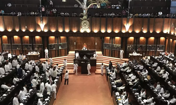 இலங்கை நாடாளுமன்றம் இன்று கூடுகிறது இலங்கை நாடாளுமன்றம் இன்று கூடுகிறது