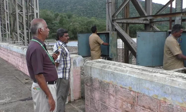 பில்லூர் அணையில் இருந்து 3-வது நாளாக தண்ணீர் வெளியேற்றம் பில்லூர் அணையில் இருந்து 3-வது நாளாக தண்ணீர் வெளியேற்றம்