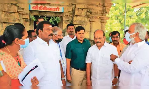 செரப்பணஞ்சேரி வீமீஸ்வரர் கோவிலில் அமைச்சர் சேகர்பாபு ஆய்வு செரப்பணஞ்சேரி வீமீஸ்வரர் கோவிலில் அமைச்சர் சேகர்பாபு ஆய்வு