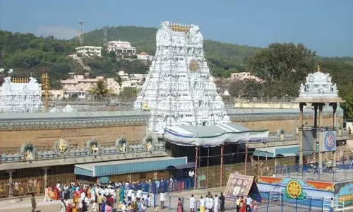 திருப்பதியில் மீண்டும் 2, 5 கிராம் தங்க டாலர் விற்பனை-  பக்தர்கள் உற்சாகம்
