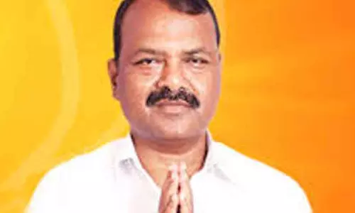 ஏக்நாத் ஷிண்டே அணியில் சேரவில்லை- சிவசேனா எம்.பி. விளக்கம் ஏக்நாத் ஷிண்டே அணியில் சேரவில்லை- சிவசேனா எம்.பி. விளக்கம்