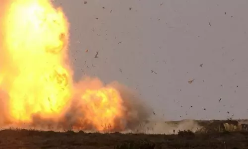 மேற்கு வங்க மாநிலம் மால்டாவில் குண்டுவெடிப்பு- 2 பேர் பலி, ஒருவர் காயம் மேற்கு வங்க மாநிலம் மால்டாவில் குண்டுவெடிப்பு- 2 பேர் பலி, ஒருவர் காயம்