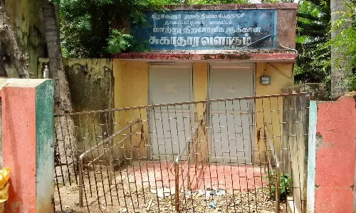 பராமரிப்பின்றி பூட்டி கிடக்கும் மாற்றுத்திறனாளிகள் சுகாதார வளாகம் பராமரிப்பின்றி பூட்டி கிடக்கும் மாற்றுத்திறனாளிகள் சுகாதார வளாகம்