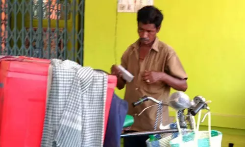 கைகளை கட்டி சிறுமியை கடத்த முயன்ற ஐஸ் வியாபாரி