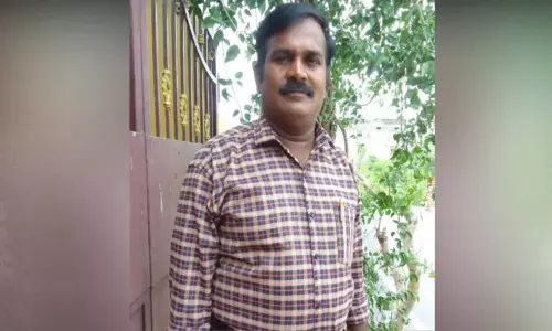 காவேரிப்பாக்கம் அருகே சாலையை கடக்கும் போது மயங்கி விழுந்து  அரசு பள்ளி ஆசிரியர் பலி