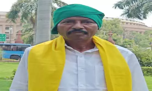 கோவையை சேர்ந்தவர் வேட்புமனு தாக்கல்