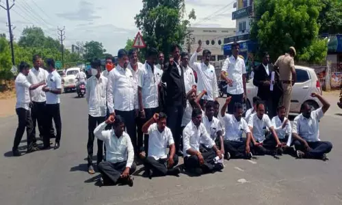 வக்கீல்கள் ஆர்ப்பாட்டம்