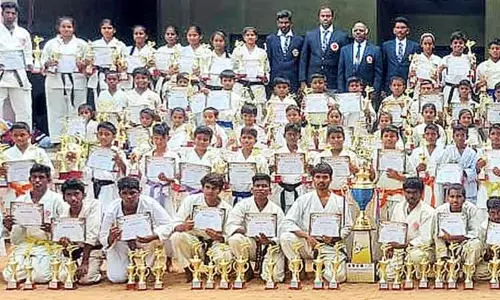 மாநில கராத்தே போட்டியில் திருச்சி அணி சாம்பியன் மாநில கராத்தே போட்டியில் திருச்சி அணி சாம்பியன்