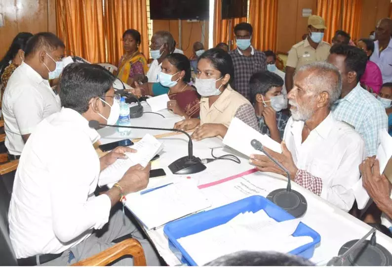 பொதுமக்கள் குறைதீர்ப்பு கூட்டத்தில் ரூ.21 லட்சம் நலத்திட்ட உதவி பொதுமக்கள் குறைதீர்ப்பு கூட்டத்தில் ரூ.21 லட்சம் நலத்திட்ட உதவி
