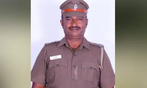 மோட்டார் சைக்கிள் மீது லாரி மோதி விபத்து - உதவி காவல் ஆய்வாளர் பலி