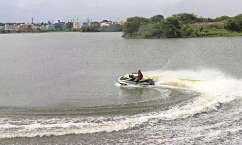 உக்கடம் பெரியகுளத்தில் நவீன சொகுசு படகு