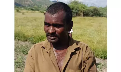 பெண்ணிடம் தவறாக நடக்க முயன்ற ஆட்டோ டிரைவர் பெண்ணிடம் தவறாக நடக்க முயன்ற ஆட்டோ டிரைவர்