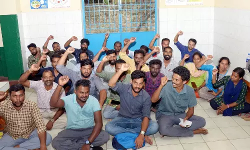 ரெயில்வே மருத்துவமனையில் கேட்கீப்பர்கள் உள்ளிருப்பு போராட்டம் ரெயில்வே மருத்துவமனையில் கேட்கீப்பர்கள் உள்ளிருப்பு போராட்டம்