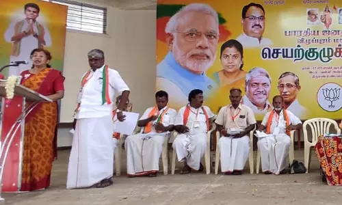 செஞ்சியை நகராட்சியாக தரம் உயர்த்த வேண்டும் செஞ்சியை நகராட்சியாக தரம் உயர்த்த வேண்டும்