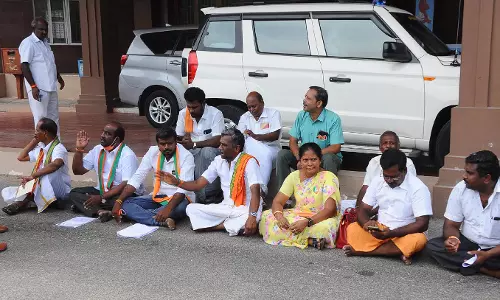 நாமக்கல் கலெக்டர் அலுவலகத்தில்  பா.ஜனதாவினர் 2-வது நாளாக தர்ணா போராட்டம்