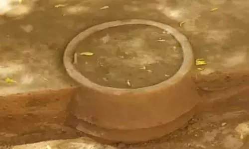 சுடுமண் உறைகிணற்றின்   2 அடுக்குகள் வெளியே தெரிந்தன