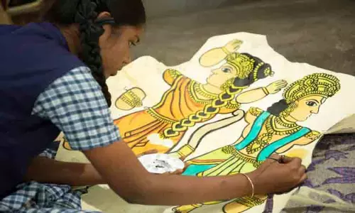 மாணவிக்கு பாராட்டு மாணவிக்கு பாராட்டு