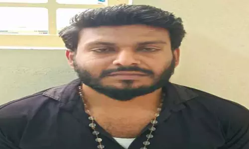 கோர்ட்டில் புகுந்து மதபோதகரை வெட்ட முயன்ற வாலிபர் கைது கோர்ட்டில் புகுந்து மதபோதகரை வெட்ட முயன்ற வாலிபர் கைது