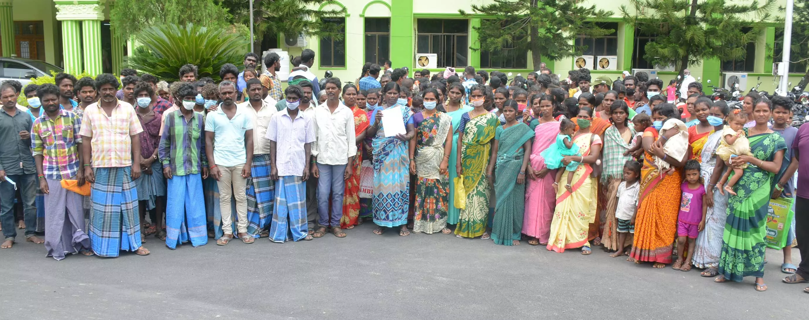 வனப்பகுதியில் தேன், மூலிகை சேகரிக்க அடையாள அட்டை வழங்க வேண்டும் வனப்பகுதியில் தேன், மூலிகை சேகரிக்க அடையாள அட்டை வழங்க வேண்டும்