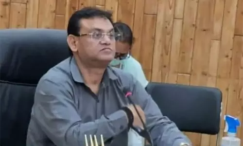 உ.பி: அதிகாரிகள் புறக்கணிப்பு, விரக்தியில் பதவியை விலக முன் வந்த மந்திரியால் பரபரப்பு