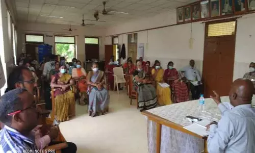 சுல்தான்பேட்டையில் ஊராட்சிகளில் வளர்ச்சி பணிகளை விரைந்து முடிக்க வேண்டும்- ஆய்வுக்கூட்டத்தில் அறிவுறுத்தல்