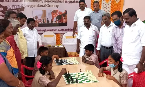 மாணவ-மாணவிகளுக்கு செஸ் போட்டி