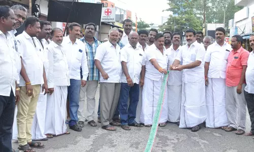 அ.தி.மு.க.வினர் பட்டாசு வெடித்து கொண்டாட்டம் அ.தி.மு.க.வினர் பட்டாசு வெடித்து கொண்டாட்டம்