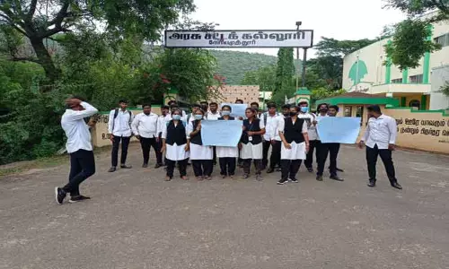 கோவை சட்ட கல்லூரி மாணவர்கள் ஆர்ப்பாட்டம்