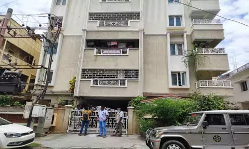 வக்கீல் வீடு உள்பட 3 இடங்களில் சி.பி.சி.ஐ.டி. போலீசார் சோதனை