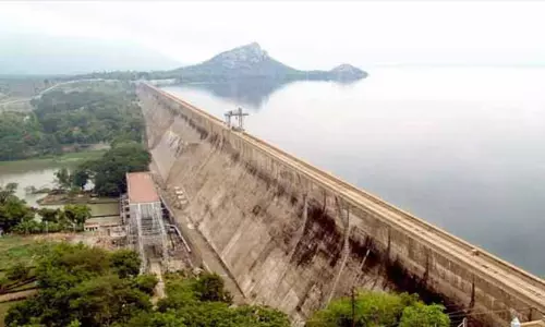 மேட்டூர் அணைக்கு நீர்வரத்து 74 ஆயிரம் கன அடியாக சரிவு மேட்டூர் அணைக்கு நீர்வரத்து 74 ஆயிரம் கன அடியாக சரிவு