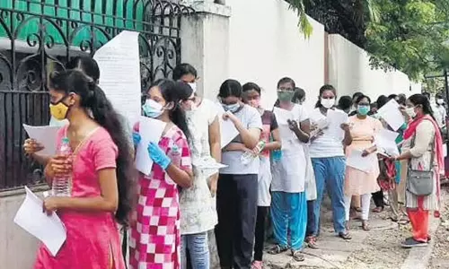 நீட் தேர்வு: மாணவிகளின் உள்ளாடைகளை அகற்றிய விவகாரம் - மேலும் 2 பேர் கைது நீட் தேர்வு: மாணவிகளின் உள்ளாடைகளை அகற்றிய விவகாரம் - மேலும் 2 பேர் கைது