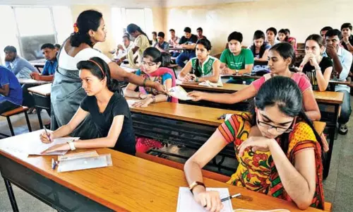 ஜே.இ.இ. நுழைவுத்தேர்வு வருகிற 25-ந்தேதிக்கு மாற்றம் - மத்திய அரசு அறிவிப்பு