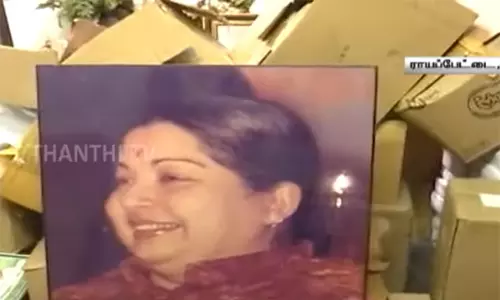 மீண்டும் திறக்கப்பட்ட அதிமுக அலுவலகம் - ஈபிஎஸ் தரப்பு உள்ளே சென்ற போது காத்திருந்த அதிர்ச்சி மீண்டும் திறக்கப்பட்ட அதிமுக அலுவலகம் - ஈபிஎஸ் தரப்பு உள்ளே சென்ற போது காத்திருந்த அதிர்ச்சி