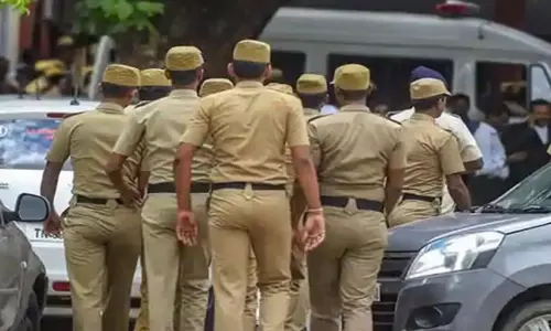 ரூட் தல: கல்லூரி மாணவர்களுக்கு போலீஸ் கடும் எச்சரிக்கை ரூட் தல: கல்லூரி மாணவர்களுக்கு போலீஸ் கடும் எச்சரிக்கை