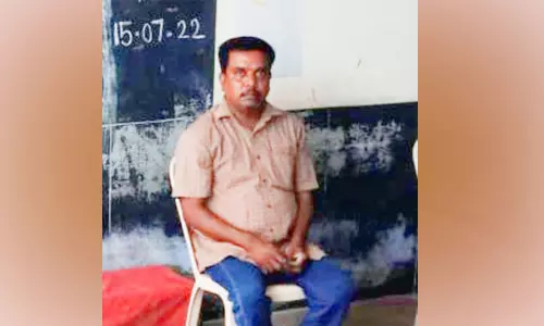 கடன் தொல்லை: விஷம் குடித்த தந்தை-மகள் உயிரிழப்பு - போலீசார் விசாரணை