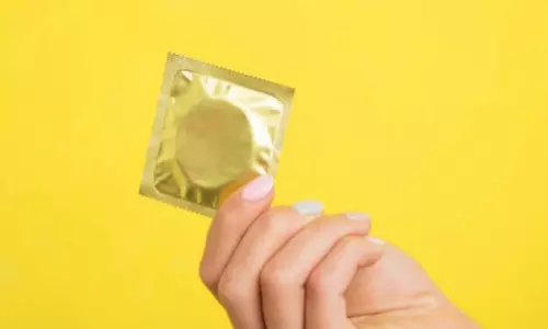 ஆணுறைகளை போதை பொருளாக பயன்படுத்தும் இளைஞர்கள்...!