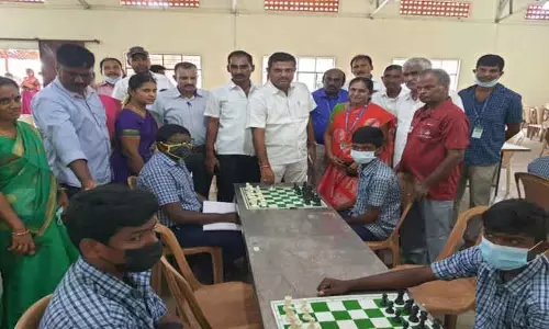 பள்ளி மாணவ- மாணவிகளுக்கு செஸ் போட்டி