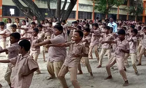 அரசு பள்ளி மாணவர்களுக்கு தற்காப்பு கலை பயிற்சி